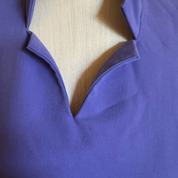 FIGS Technical Collection Women’s Scrubs Purple Top. Size Small - Picture 2 of 6